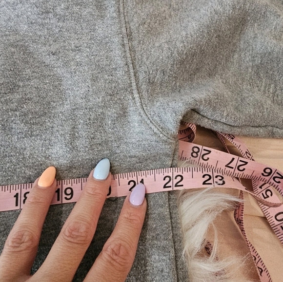 Wild Fable • Grey Cropped Hoodie - Picture 8 of 9